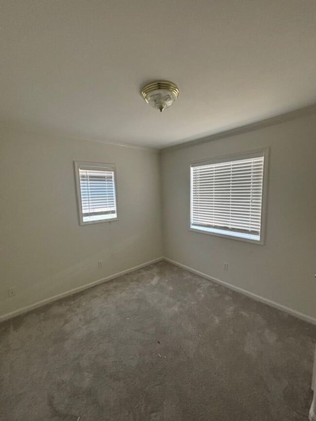 Building Photo - Newly Renovated 2 Bedroom Home in Mountain...