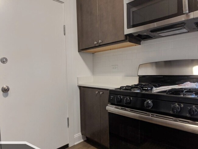 Building Photo - 2643 N Spaulding Ave