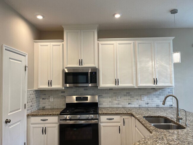 Building Photo - 2601 Pinnacle Ln