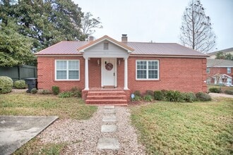 Building Photo - 4/3 House off of Bellevue! Available August 2026!