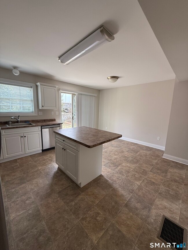 Building Photo - 783 Naugatuck Ave