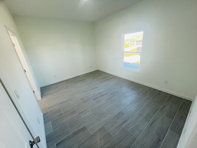 Building Photo - BRAND NEW 3/2/1 SINGLE FAMILY HOME--SW LEHIGH ACRES