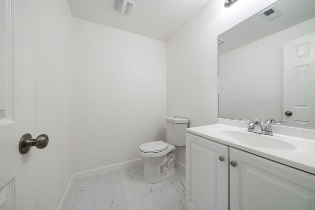 Building Photo - Brand new 3 bed 2.5 bath townhome