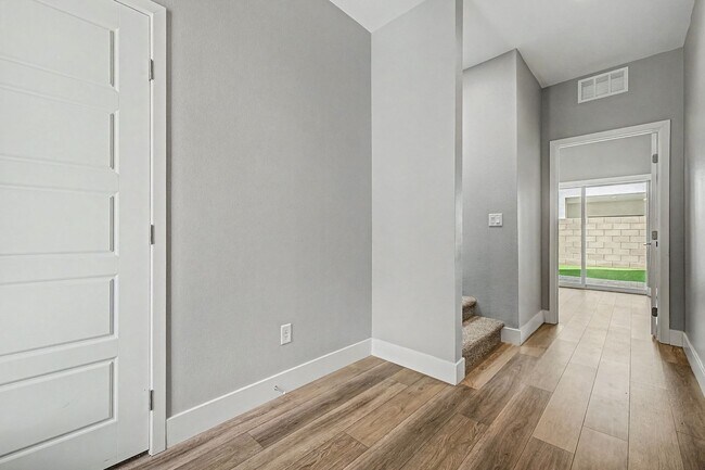 Building Photo - Modern Loft-Style Home Minutes from the Strip