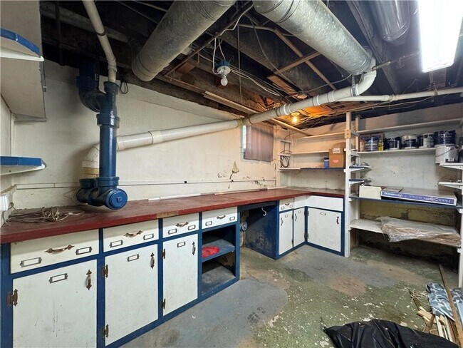 Building Photo - 129 Oakwood Ave