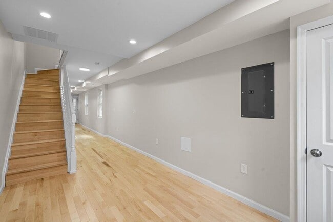 Building Photo - 707 S Bethel St