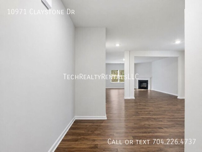 Building Photo - 10971 Claystone Dr