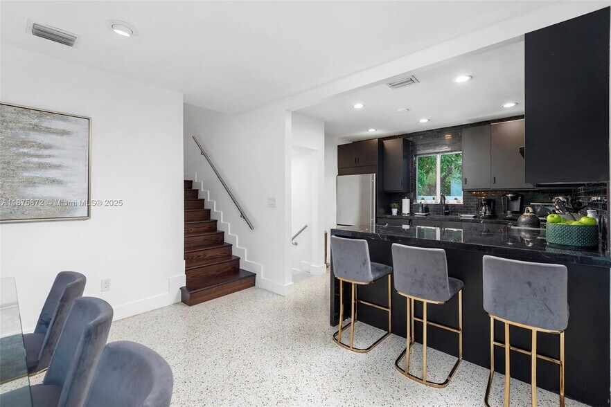 Building Photo - 668 NE 72nd Ter