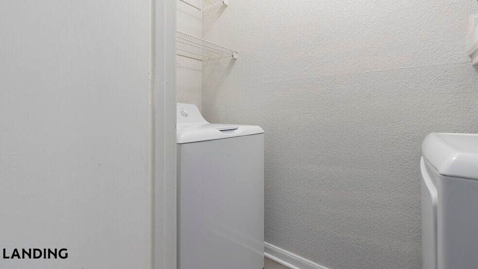 Building Photo - 9835 Fredericksburg Rd