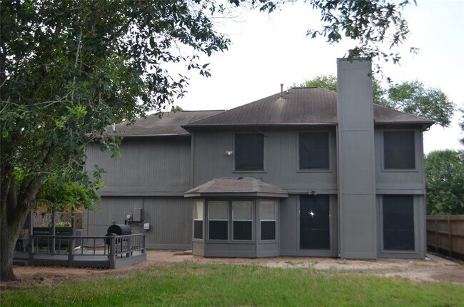 Building Photo - 16707 Sussex Dr
