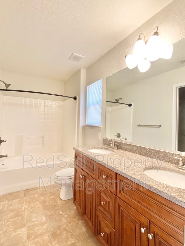 Building Photo - 717 Dissdale Ln