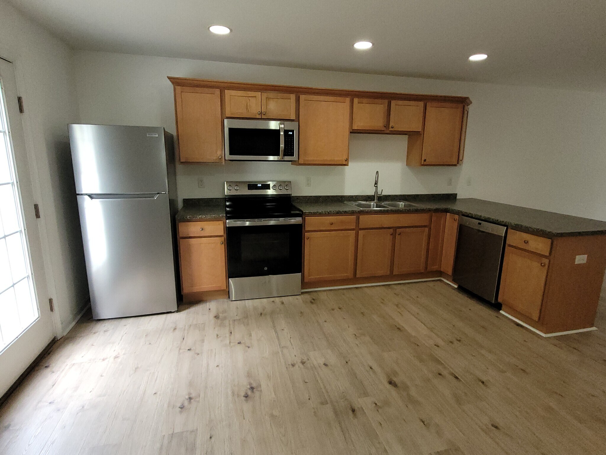 Building Photo - 1008 Fieldstone Ln