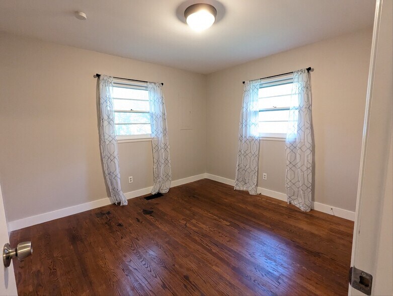 Bedroom 2 - 114 McFarlin Rd