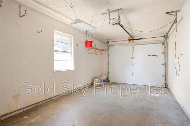 Building Photo - 210 Pine Grove Dr