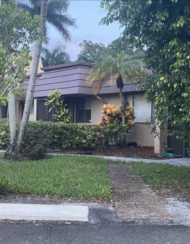 Building Photo - 4501 Fountains Dr