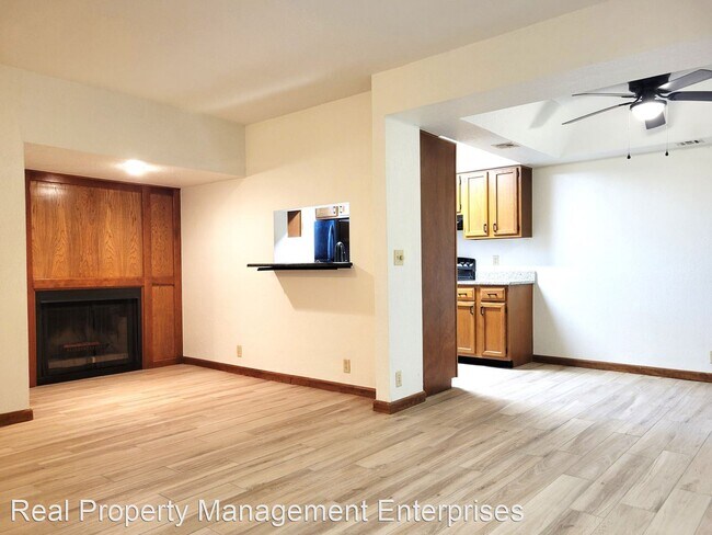 Building Photo - 1 br, 1 bath House - 11407 Springhollow Rd...