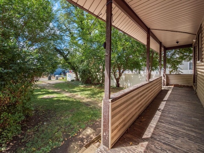 Building Photo - 385 E 13th Ave