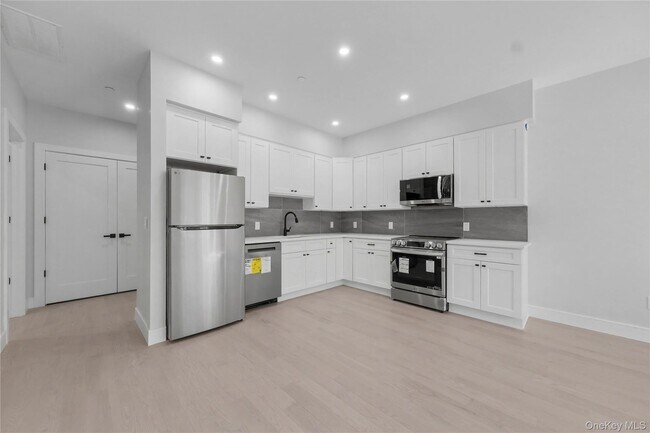 Building Photo - 10 Market St