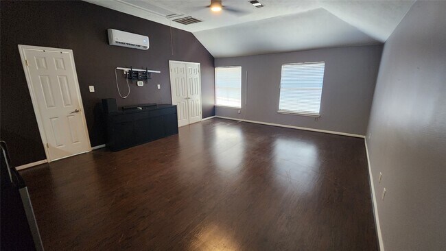 Building Photo - 5015 Orange Tree Dr