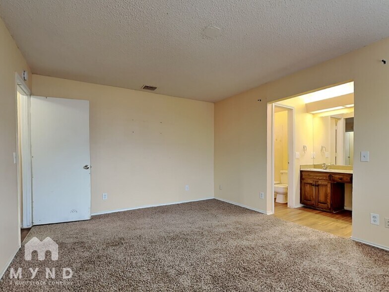 Building Photo - 11809 Garden Terrace Dr