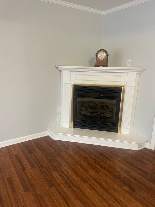 Building Photo - Knoxville 37918 - 3 bedroom, 1.5 bath home in Halls - Contact Lisa Vineyard and Shannon Russell (...