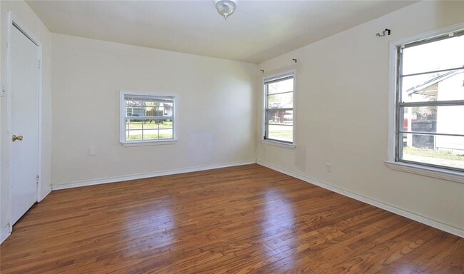 Building Photo - 5914 Southmund St
