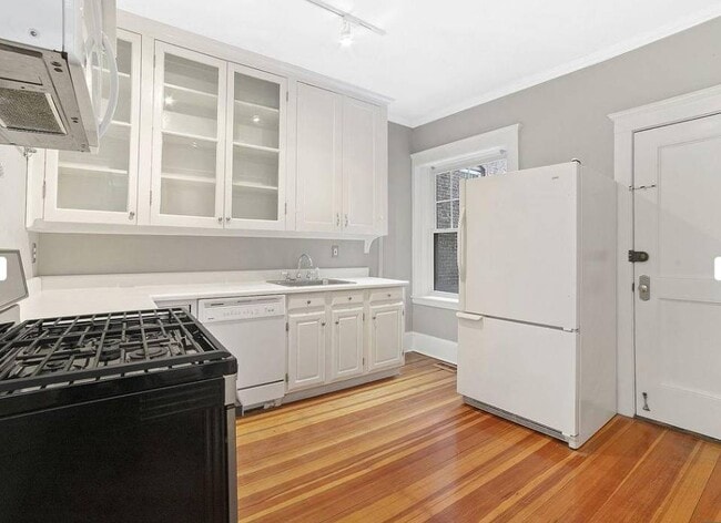 Building Photo - 94 Naples Rd