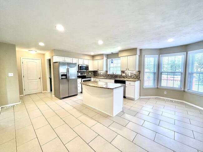Building Photo - Beautiful large Castleton home