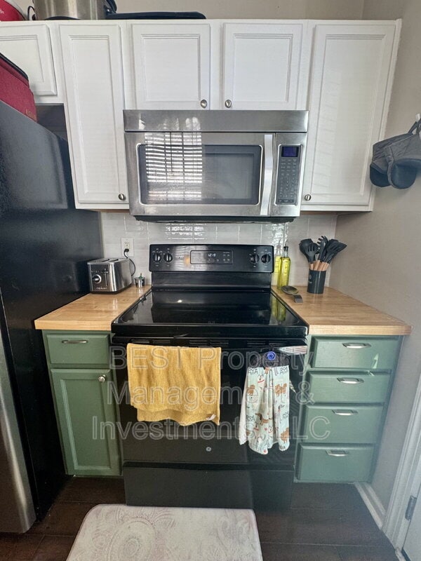 Building Photo - 8130 Kings Creek Dr