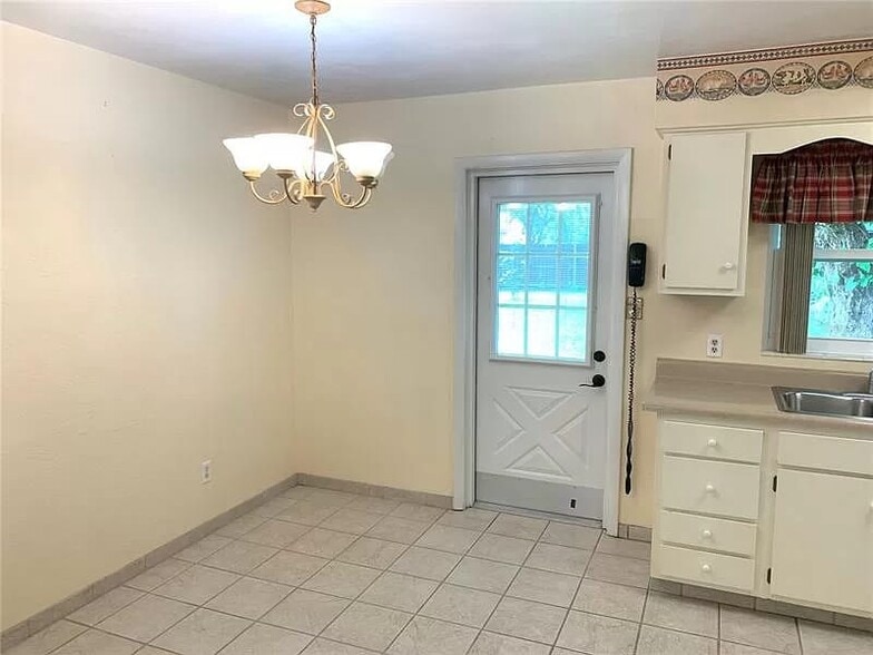 Building Photo - 2830 Northland Rd