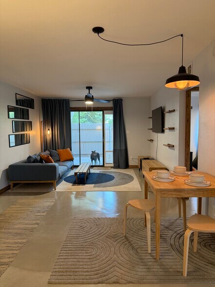 Living area - 3200 S Litzler Dr