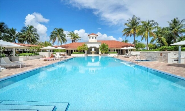 Primary Photo - 20000 E Country Club Dr