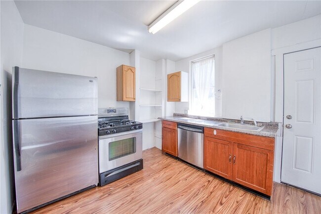 Building Photo - 354 Ophelia St