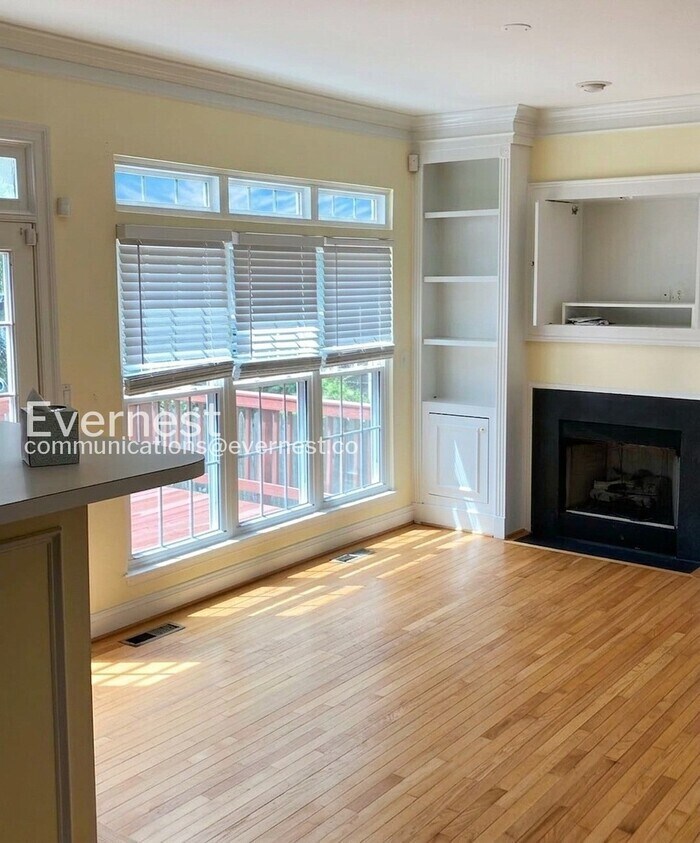 Building Photo - 9306 Hedgeford St