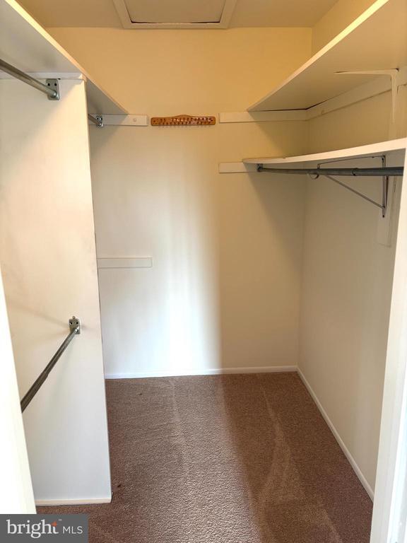 Building Photo - 1812 Hickory Cir