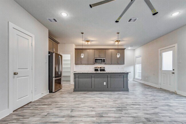 Building Photo - 4677 Bellfort Ave