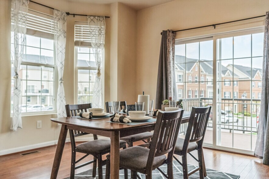 Building Photo - 7980 Blue Stream Dr