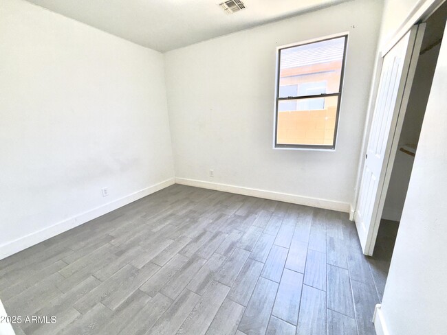 Building Photo - 7116 W Sophie Ln