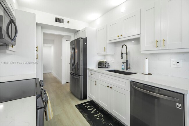 Building Photo - 1201 S Ocean Dr