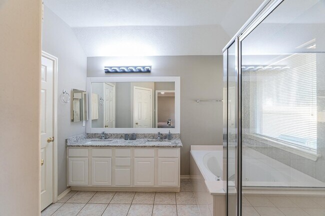 Building Photo - 46 S Wynnoak Cir