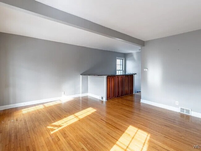 Building Photo - 221 Lexington Ave
