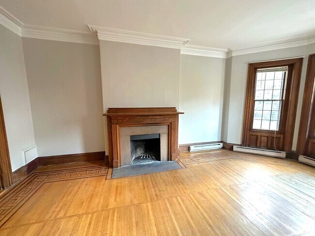 Building Photo - 32 Gloucester St