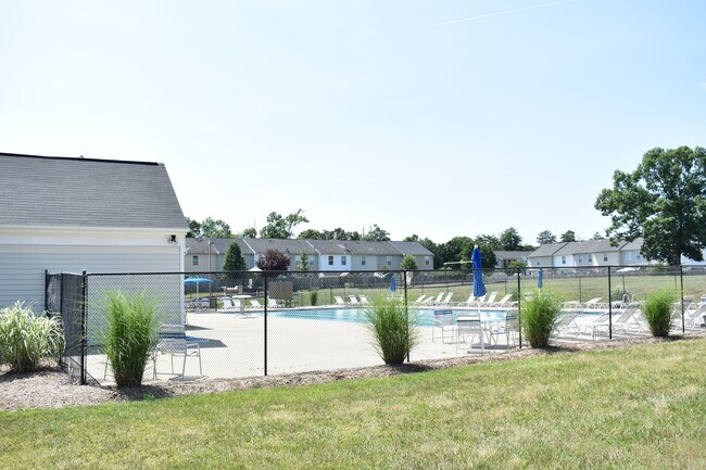 Building Photo - Coventry Creek Townhome
