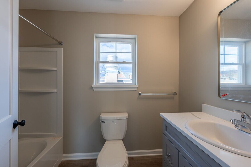 Full Bathroom - 237 Main St