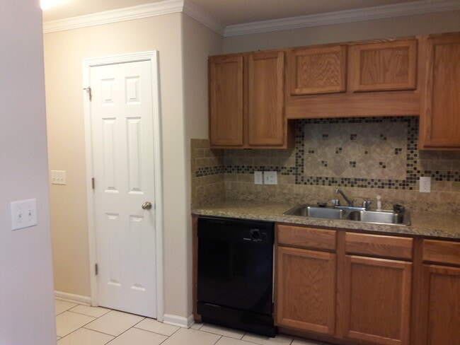 Building Photo - Lake Shore Subdivision-Port Wentworth