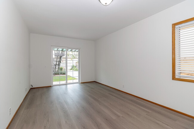 Building Photo - 4130 Vinton Ave