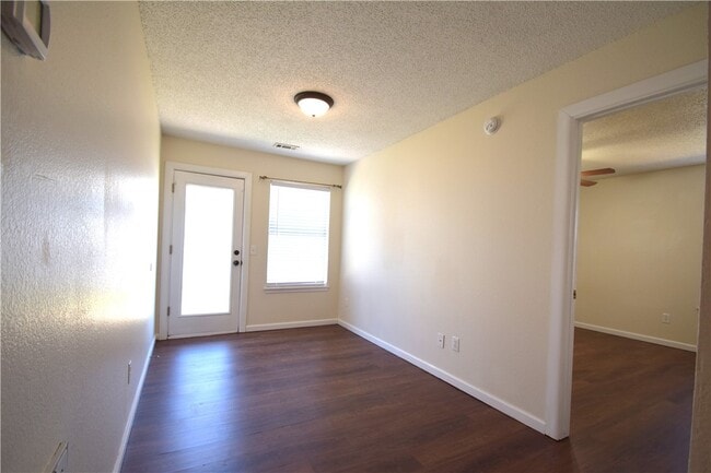 Building Photo - 207 SE 16th St