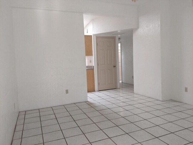 Building Photo - 2 Bedroom and 2 Bath Unit in a Five Plex