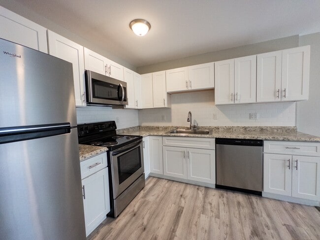 Upgraded Modern Kitchen - 405 at Main