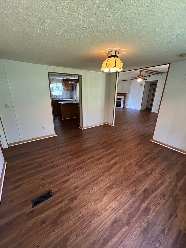 Building Photo - Bremen Home Available Now!